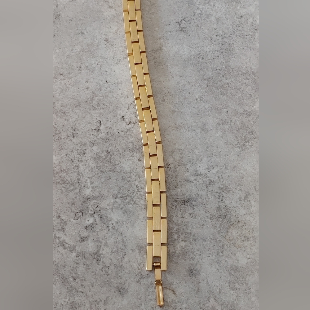 Elegant Gold Bracelet for Women